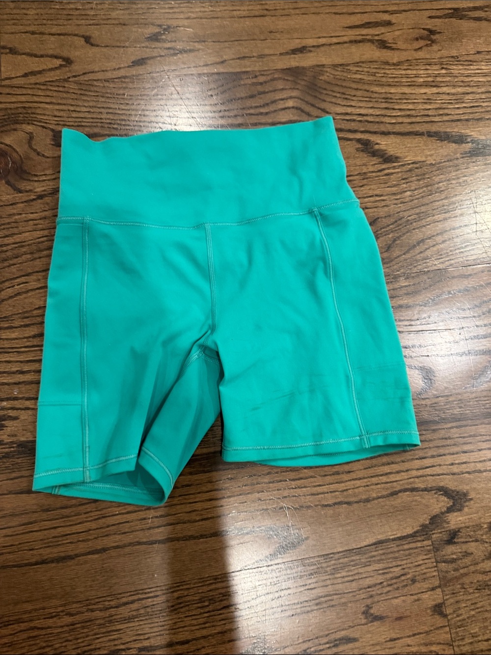 Vuori Women’s High-Rise Bike Shorts in (cactus)Green
